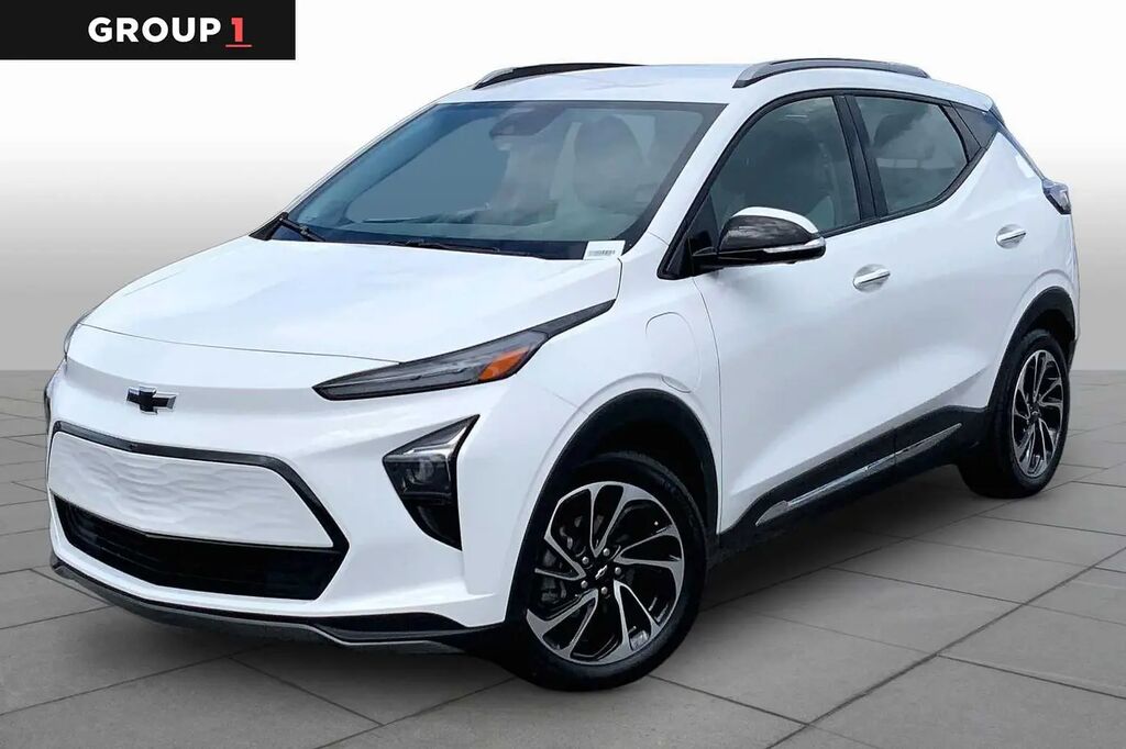 2023 Chevrolet Bolt EUV Premier — photo 1 of 13