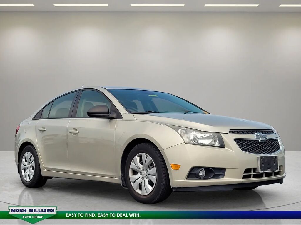 2014 Chevrolet Cruze LS Auto — photo 1 of 11