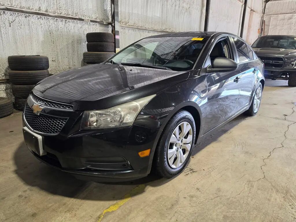 2014 Chevrolet Cruze LS Auto — photo 1 of 11