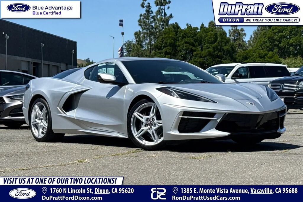 2020 Chevrolet Corvette Stingray — photo 1 of 12