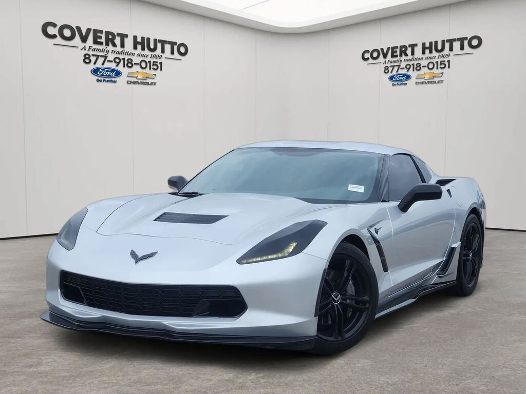 2016 Chevrolet Corvette Stingray — photo 1 of 13