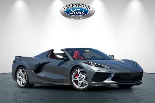 2022 Chevrolet Corvette Stingray — photo 1 of 13