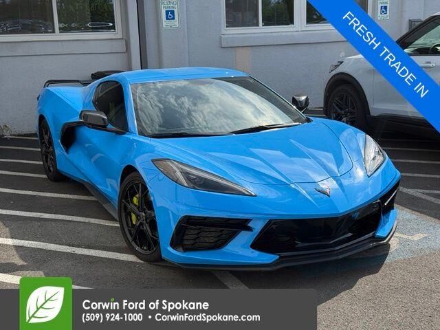 2022 Chevrolet Corvette Stingray — photo 1 of 32