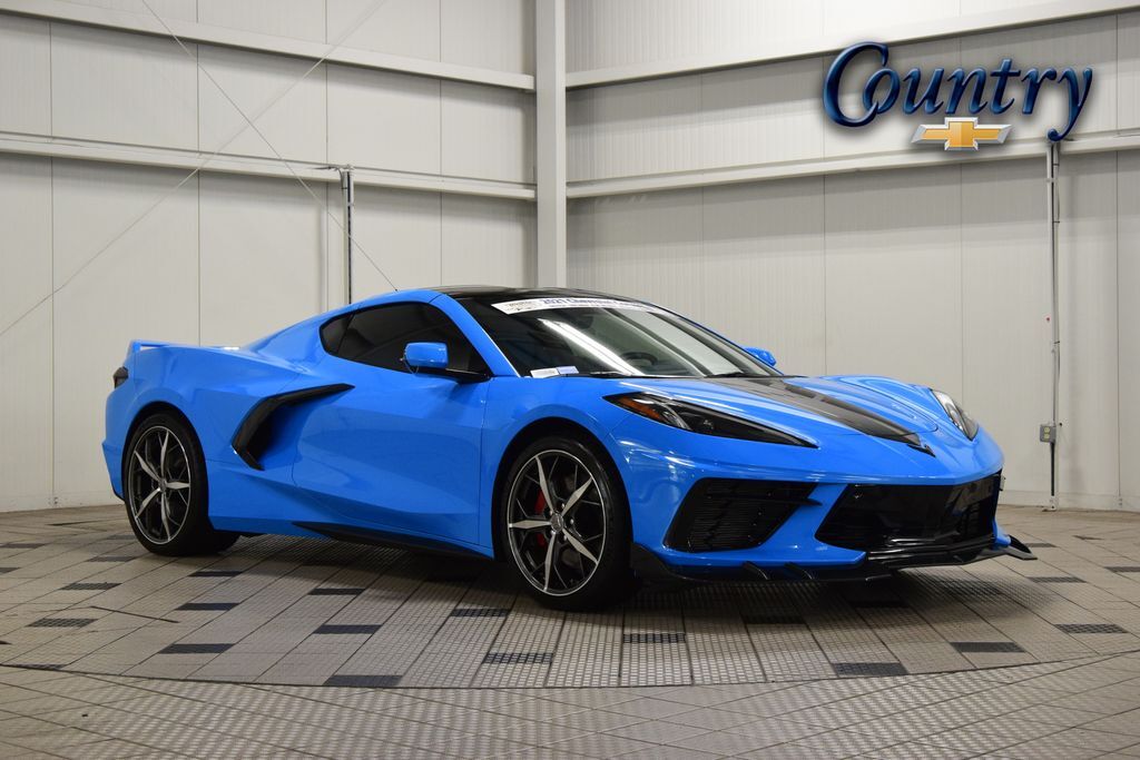 2021 Chevrolet Corvette Stingray — photo 1 of 11