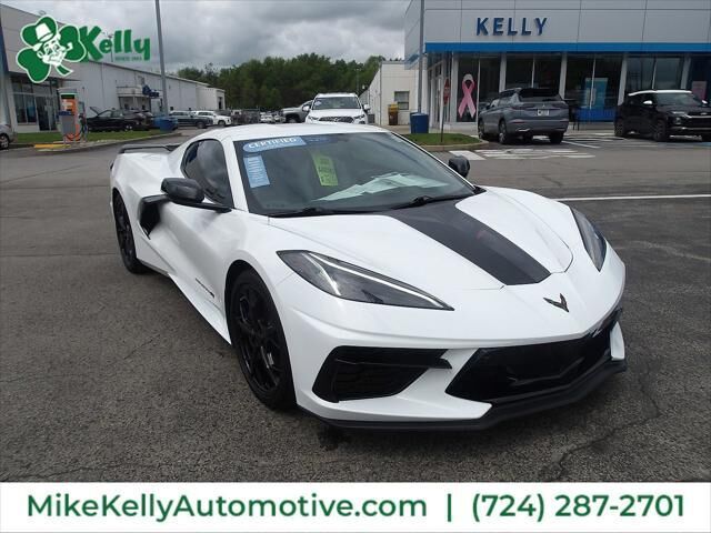 2022 Chevrolet Corvette Stingray — photo 1 of 14