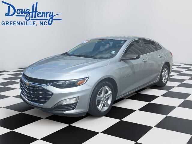 2020 Chevrolet Malibu LS — photo 1 of 2