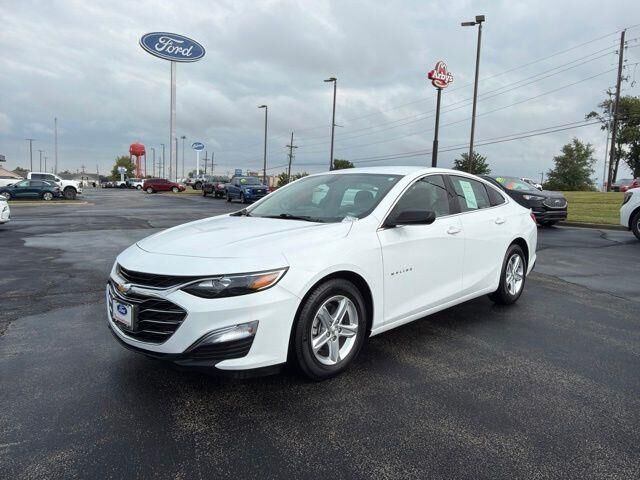 2022 Chevrolet Malibu LS — photo 1 of 1