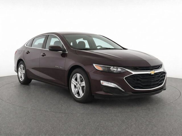 2020 Chevrolet Malibu LS — photo 1 of 10