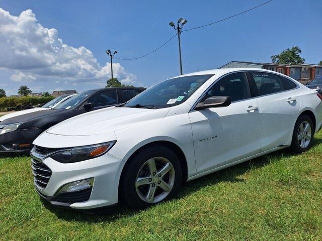 2019 Chevrolet Malibu LS — photo 1 of 9