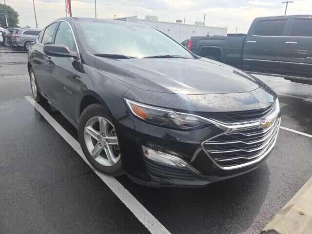 2022 Chevrolet Malibu LS — photo 1 of 13