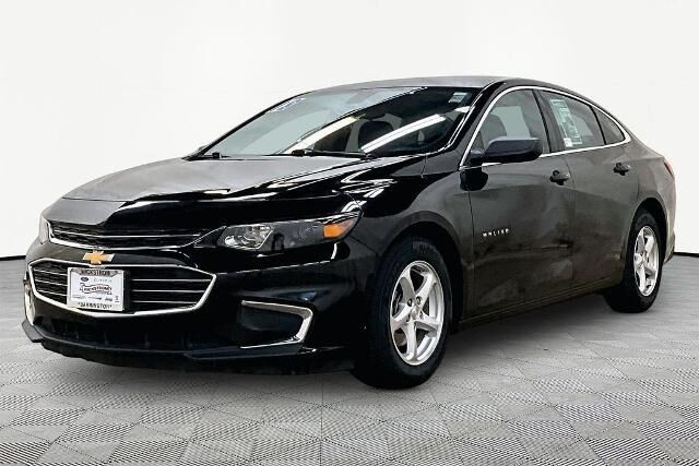 2018 Chevrolet Malibu LS — photo 1 of 39