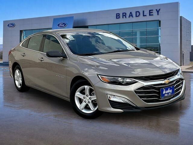 2024 Chevrolet Malibu LS Fleet — photo 1 of 13