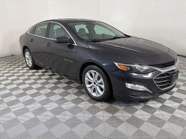 2022 Chevrolet Malibu LT — photo 1 of 15