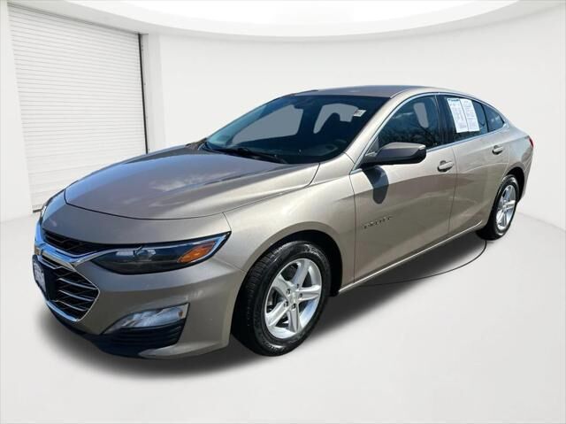 2023 Chevrolet Malibu LT — photo 1 of 47