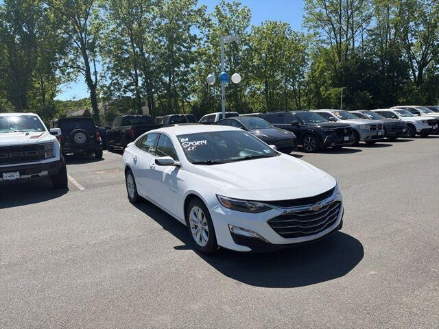 2024 Chevrolet Malibu LT — photo 1 of 26