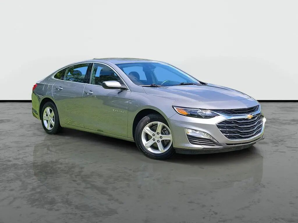 2024 Chevrolet Malibu LT — photo 1 of 12