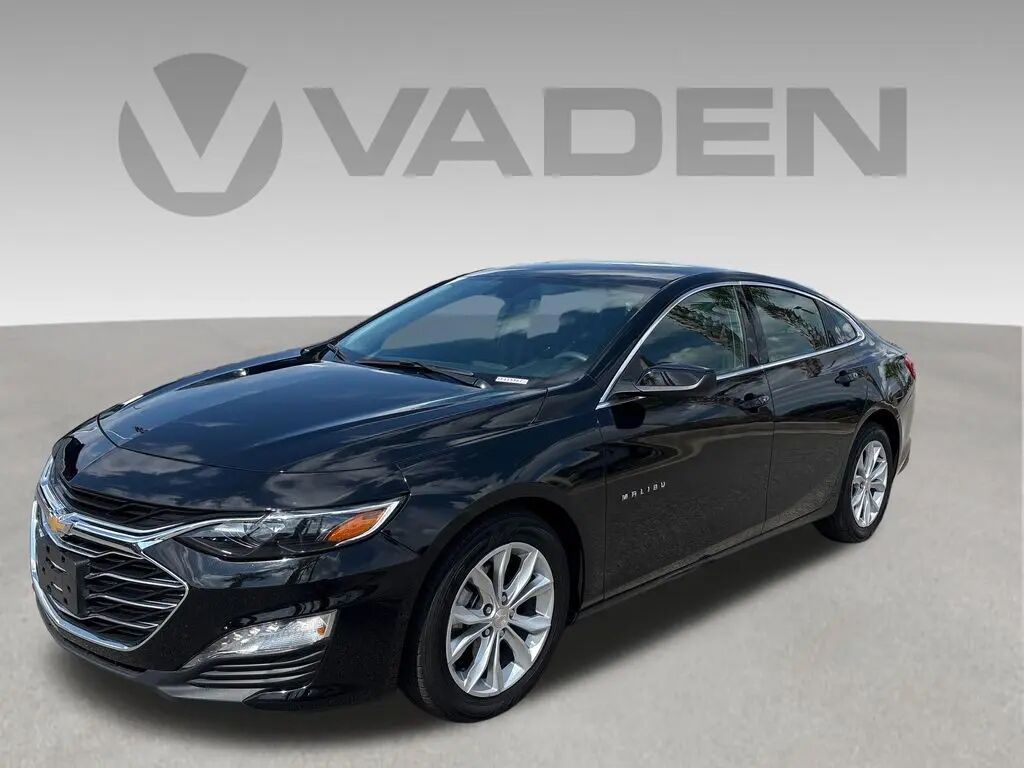2025 Chevrolet Malibu LT — photo 1 of 13