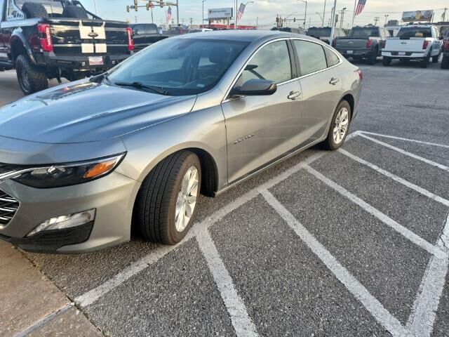 2025 Chevrolet Malibu LT — photo 1 of 24