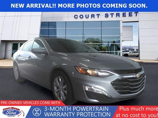 2025 Chevrolet Malibu LT — photo 1 of 15