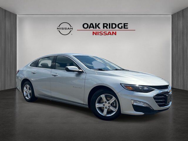 2022 Chevrolet Malibu LT — photo 1 of 13