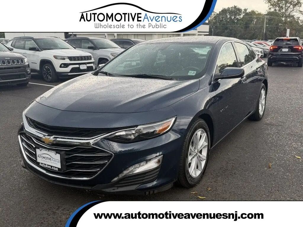 2022 Chevrolet Malibu LT — photo 1 of 13