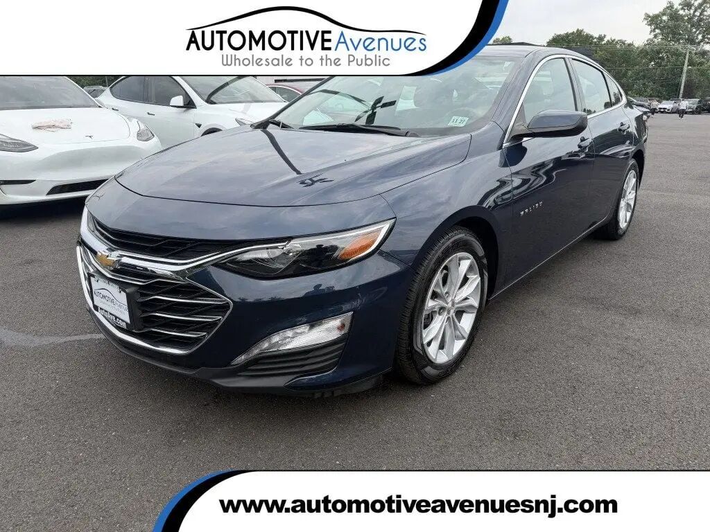 2022 Chevrolet Malibu LT — photo 1 of 26