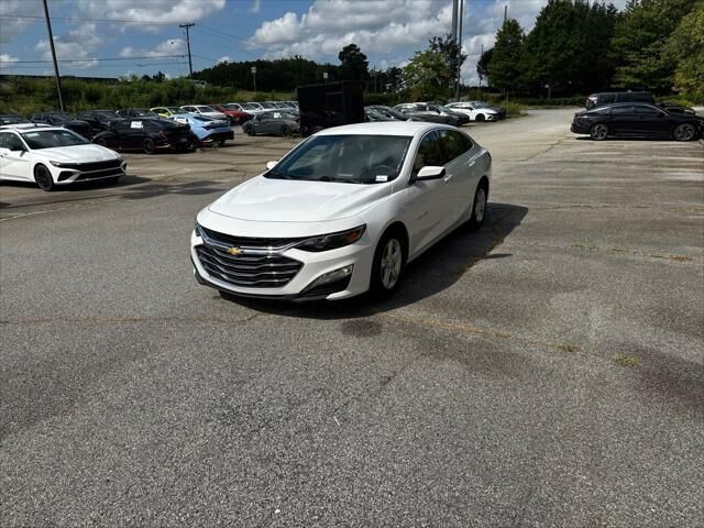 2024 Chevrolet Malibu LT — photo 1 of 13