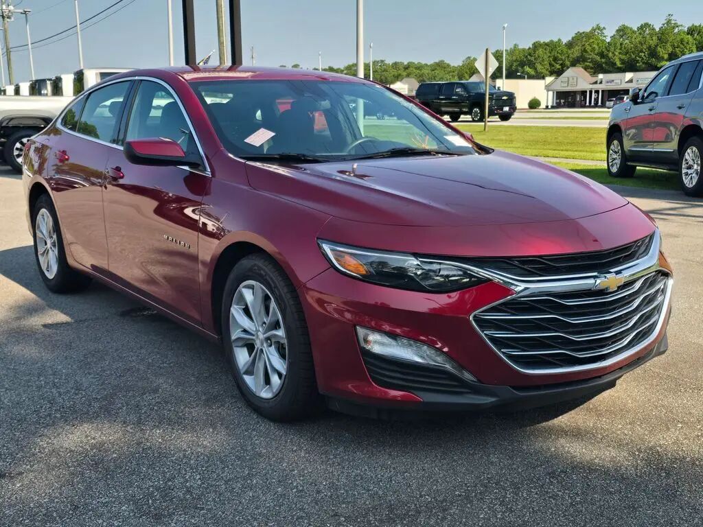 2025 Chevrolet Malibu LT — photo 1 of 27