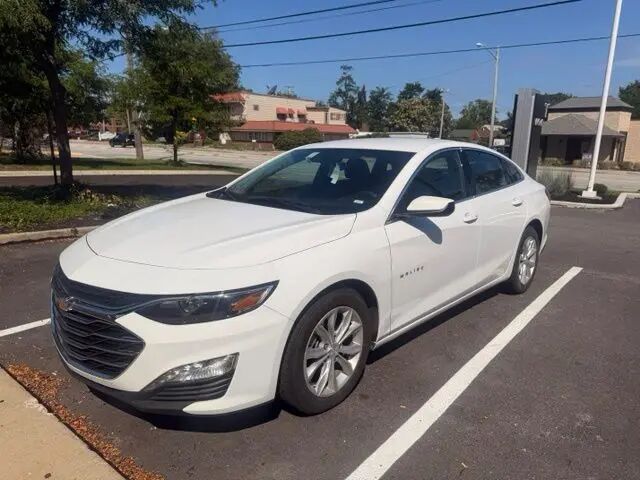2025 Chevrolet Malibu LT — photo 1 of 17