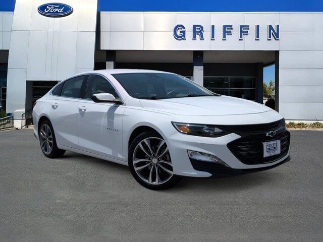 2025 Chevrolet Malibu LT — photo 1 of 13