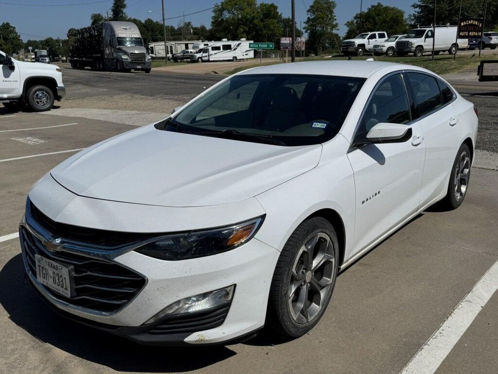 2021 Chevrolet Malibu LT — photo 1 of 7