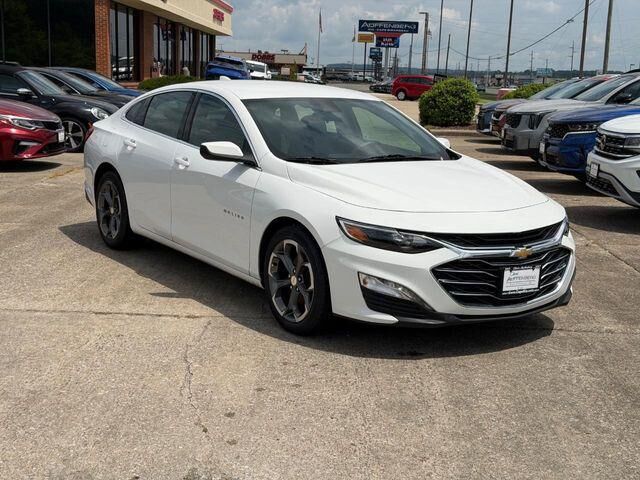 2024 Chevrolet Malibu LT — photo 1 of 13