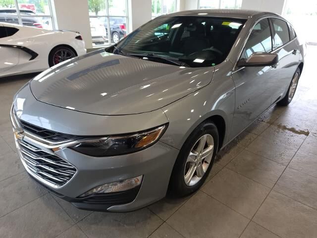 2024 Chevrolet Malibu LT — photo 1 of 13