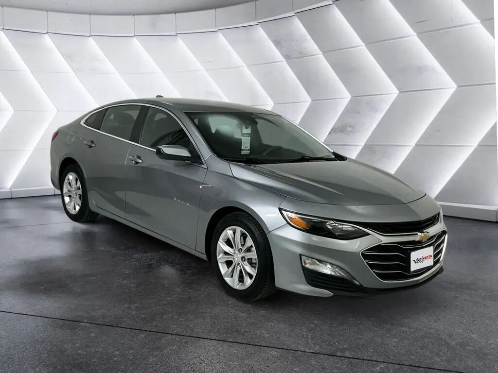 2024 Chevrolet Malibu LT — photo 1 of 13
