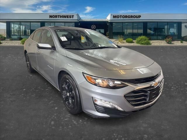 2024 Chevrolet Malibu LT — photo 1 of 32