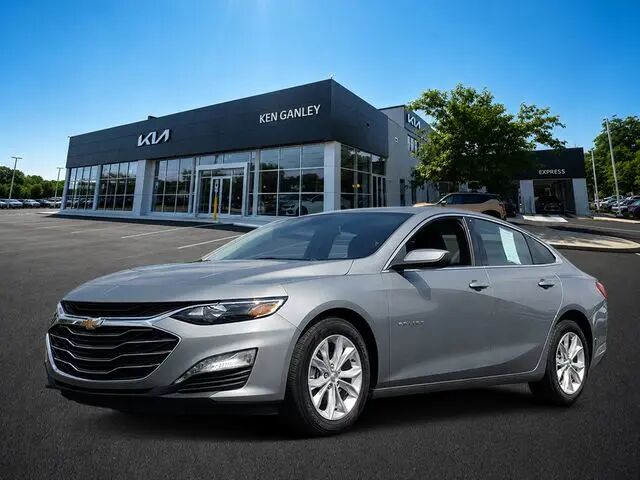 2025 Chevrolet Malibu LT — photo 1 of 17
