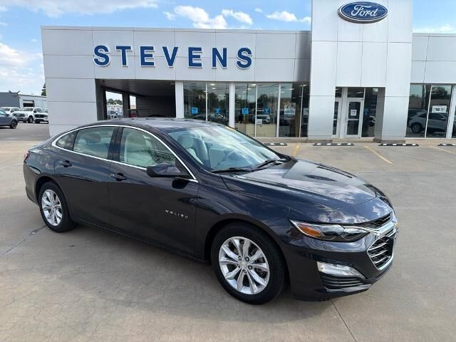 2022 Chevrolet Malibu LT — photo 1 of 13