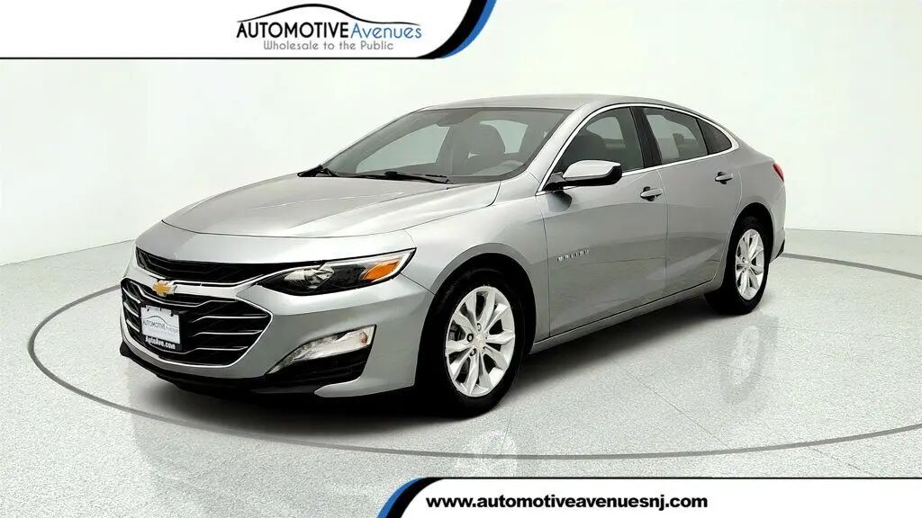 2024 Chevrolet Malibu LT — photo 1 of 26