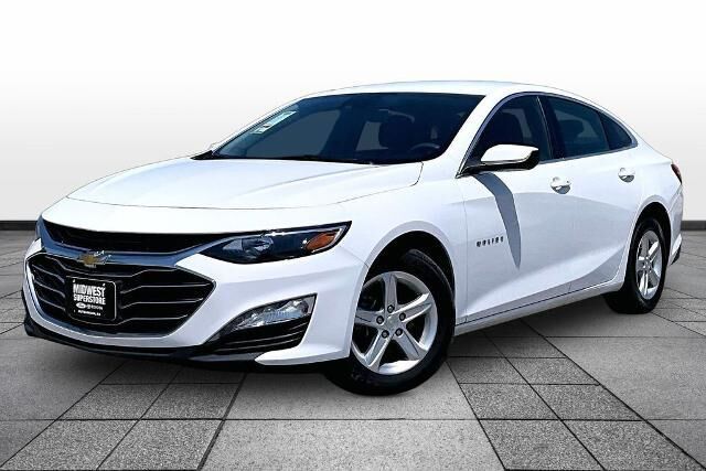 2024 Chevrolet Malibu LT — photo 1 of 13