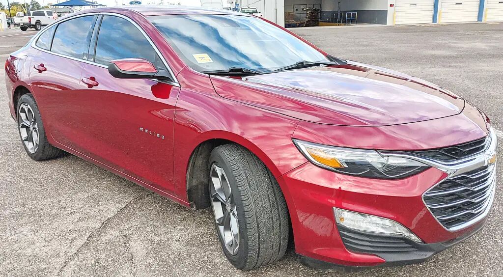2024 Chevrolet Malibu LT — photo 1 of 13