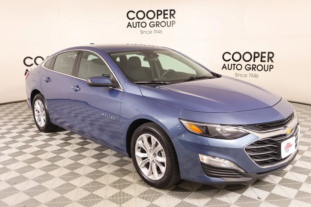 2025 Chevrolet Malibu LT — photo 1 of 13
