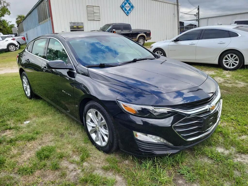2025 Chevrolet Malibu LT — photo 1 of 7