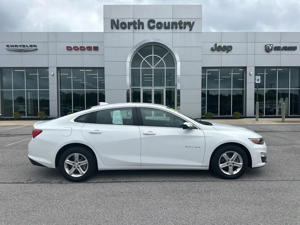 2024 Chevrolet Malibu LT — photo 1 of 23