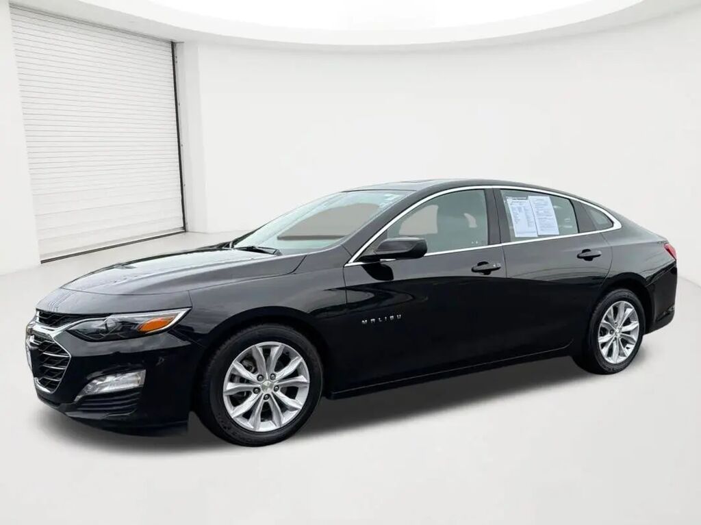 2024 Chevrolet Malibu LT — photo 1 of 13