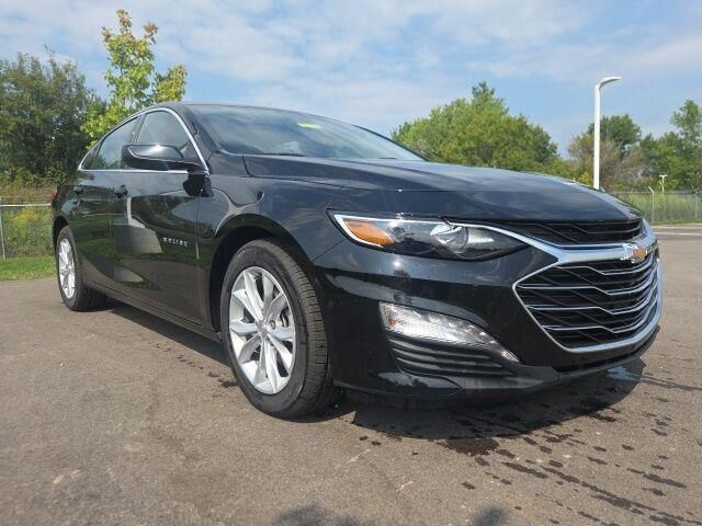 2025 Chevrolet Malibu LT — photo 1 of 26