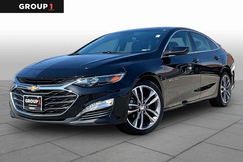2025 Chevrolet Malibu LT — photo 1 of 12