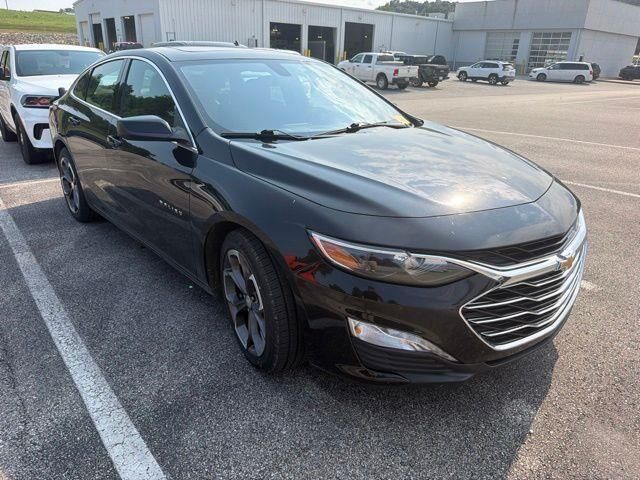 2022 Chevrolet Malibu LT — photo 1 of 22