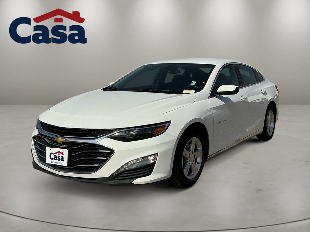 2022 Chevrolet Malibu LT — photo 1 of 13
