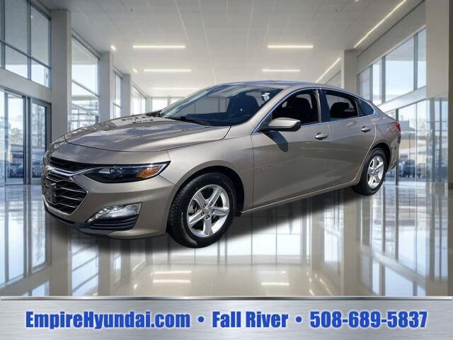 2023 Chevrolet Malibu LT — photo 1 of 13