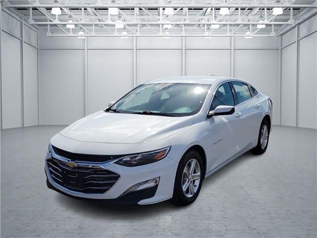 2024 Chevrolet Malibu LT — photo 1 of 20